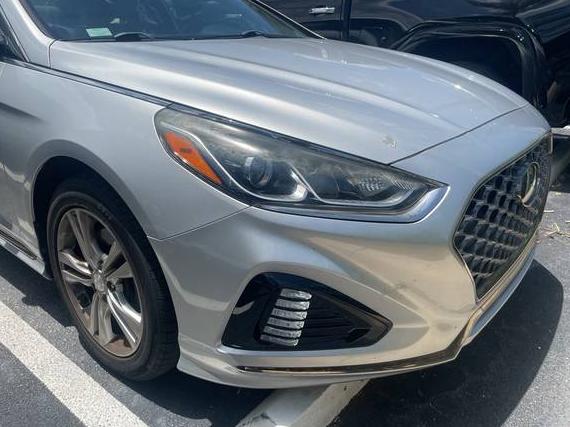 HYUNDAI SONATA 2018 5NPE34AF3JH612219 image