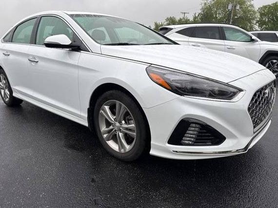 HYUNDAI SONATA 2018 5NPE34AF3JH721912 image