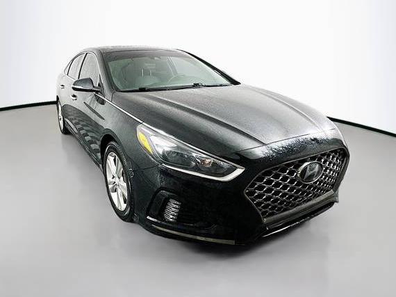 HYUNDAI SONATA 2018 5NPE34AF3JH714295 image