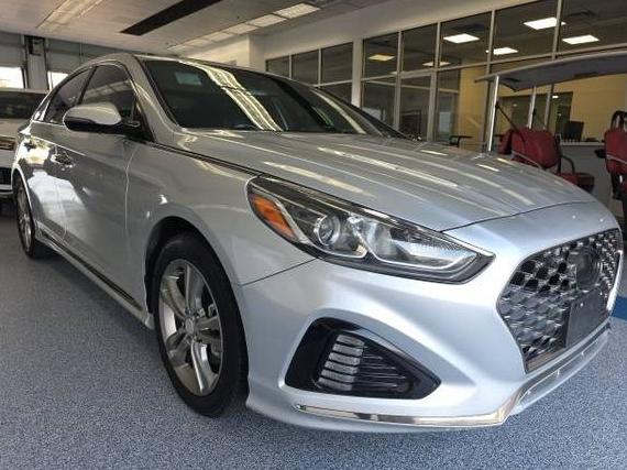 HYUNDAI SONATA 2018 5NPE34AF0JH621136 image