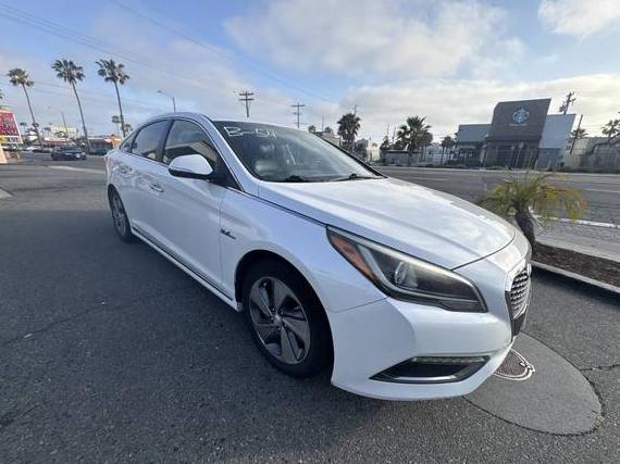 HYUNDAI SONATA 2017 KMHE34L18HA046752 image