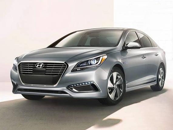 HYUNDAI SONATA 2017 KMHE24L17HA044008 image