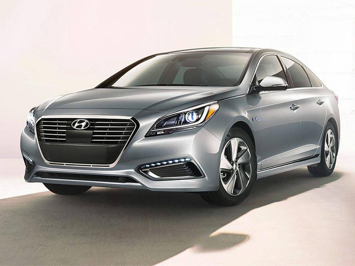 HYUNDAI SONATA 2017 KMHE34L32HA069123 image