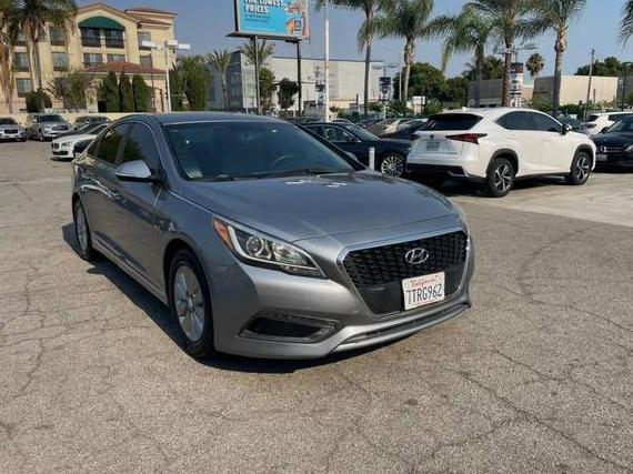 HYUNDAI SONATA 2017 KMHE24L16HA043772 image