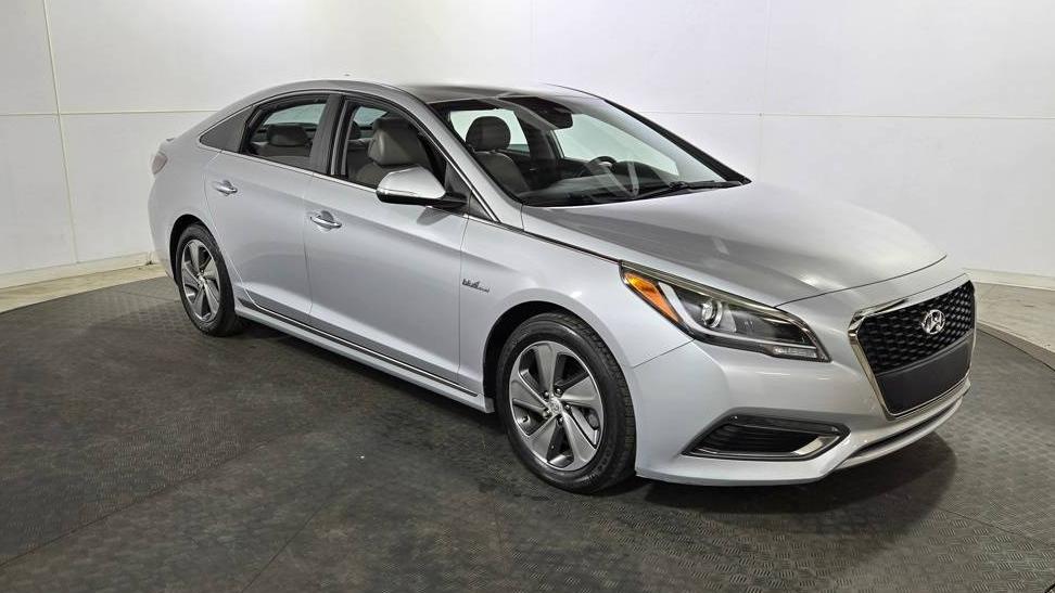 HYUNDAI SONATA 2017 KMHE34L34HA065641 image