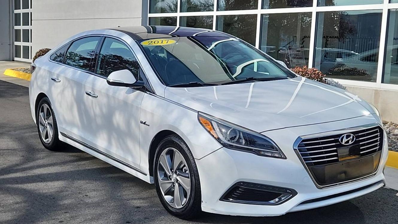 HYUNDAI SONATA 2017 KMHE34L11HA059309 image