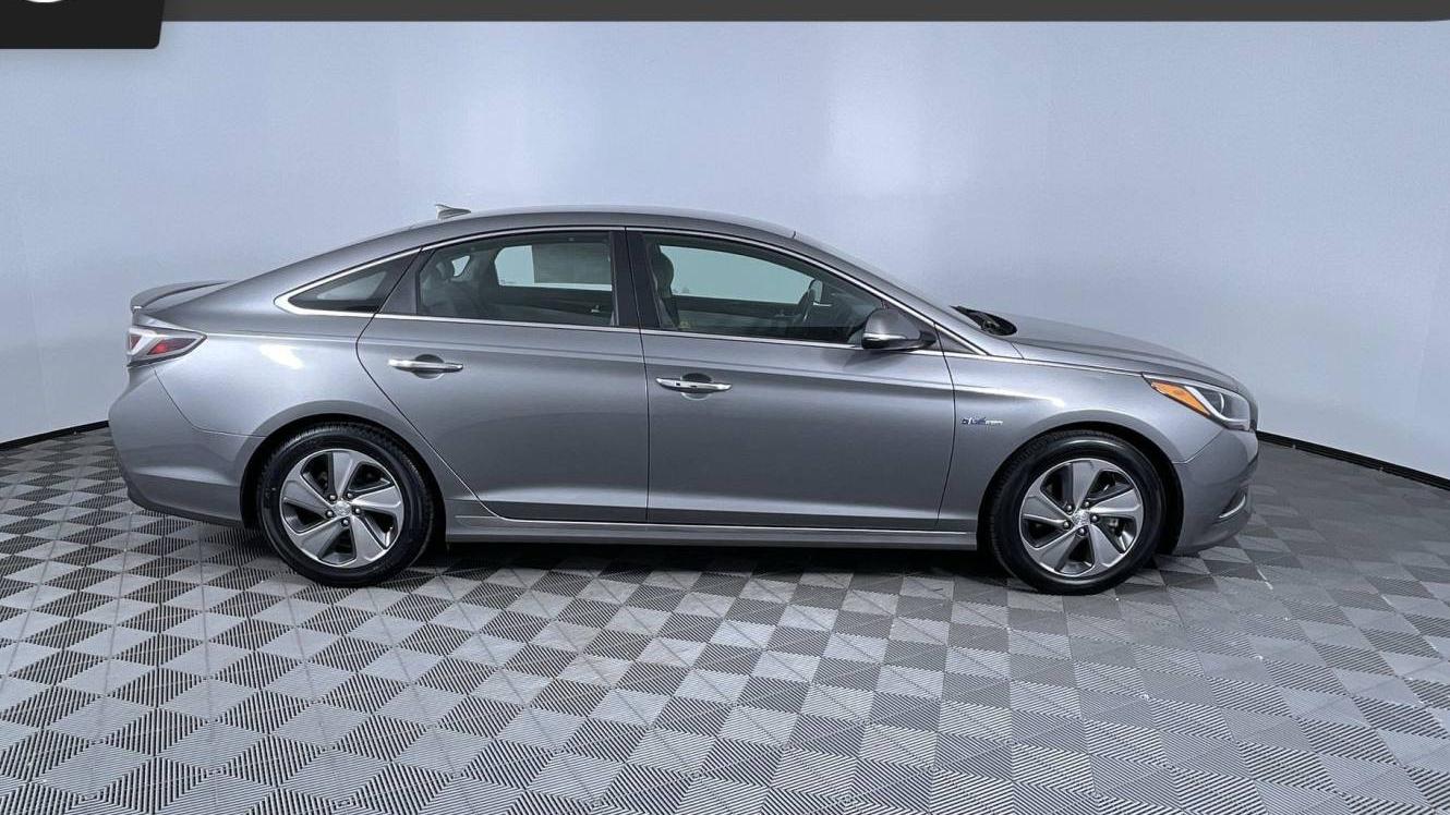 HYUNDAI SONATA 2017 KMHE34L37HA064919 image