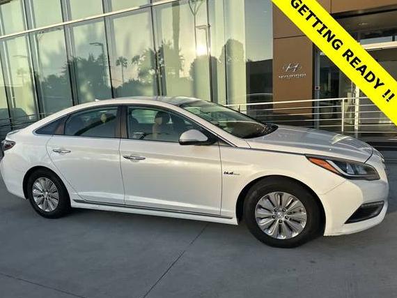 HYUNDAI SONATA 2017 KMHE24L30HA063730 image