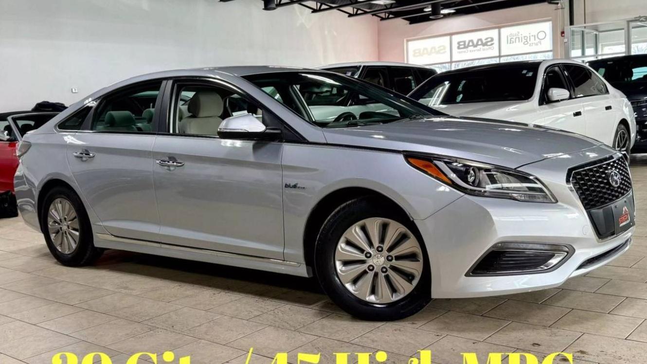 HYUNDAI SONATA 2017 KMHE24L12HA054588 image