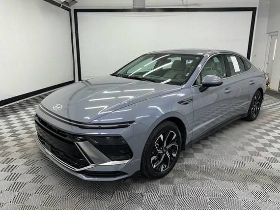 HYUNDAI SONATA 2024 KMHL64JA0RA427045 image