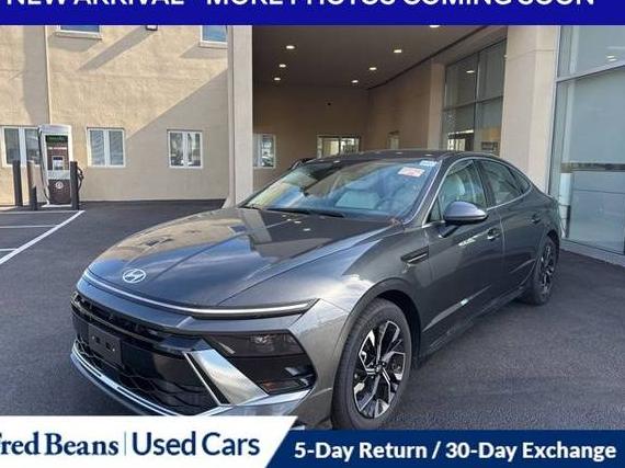 HYUNDAI SONATA 2024 KMHL64JA6RA377199 image