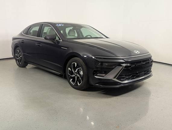HYUNDAI SONATA 2024 KMHL64JA7RA369371 image