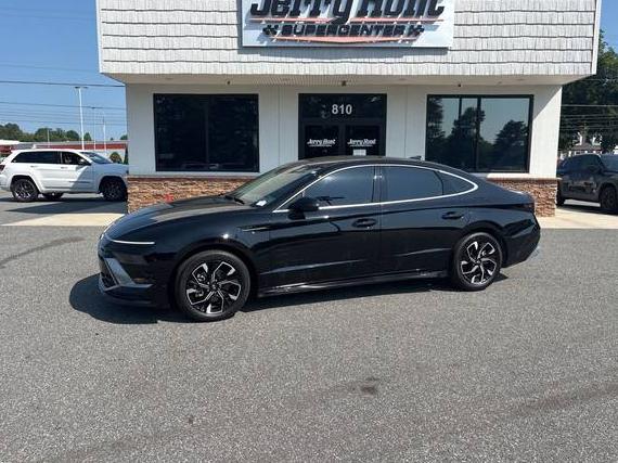 HYUNDAI SONATA 2024 KMHL64JA6RA398490 image