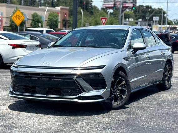 HYUNDAI SONATA 2024 KMHL64JA7RA391953 image