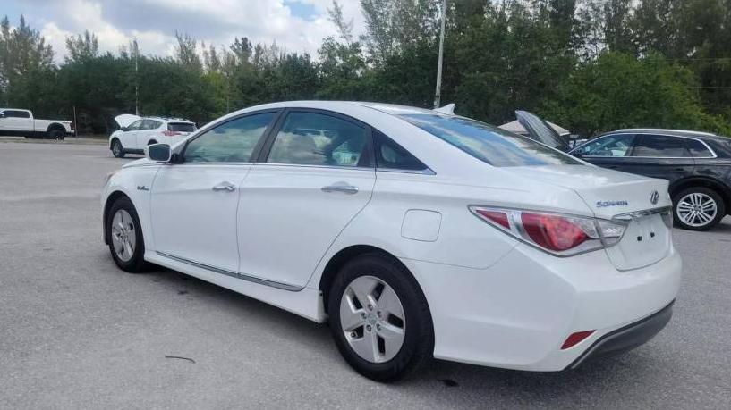 HYUNDAI SONATA 2011 KMHEC4A41BA011412 image