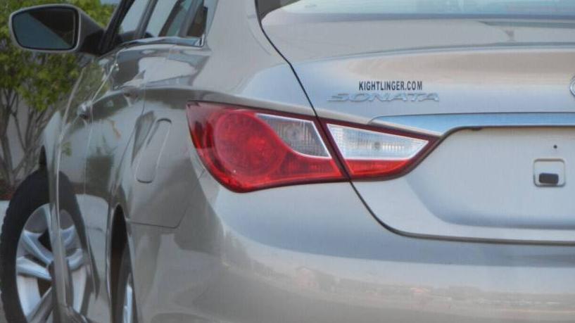 HYUNDAI SONATA 2011 5NPEB4AC3BH124558 image