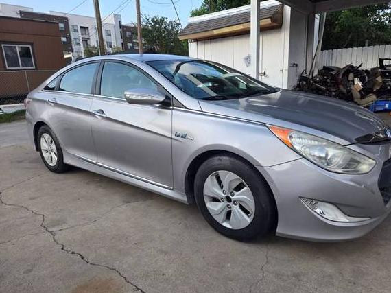 HYUNDAI SONATA 2013 KMHEC4A49DA070176 image