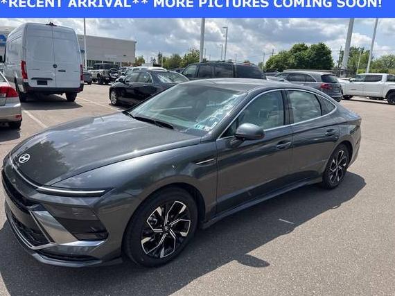 HYUNDAI SONATA 2025 KMHL64JA8SA437005 image