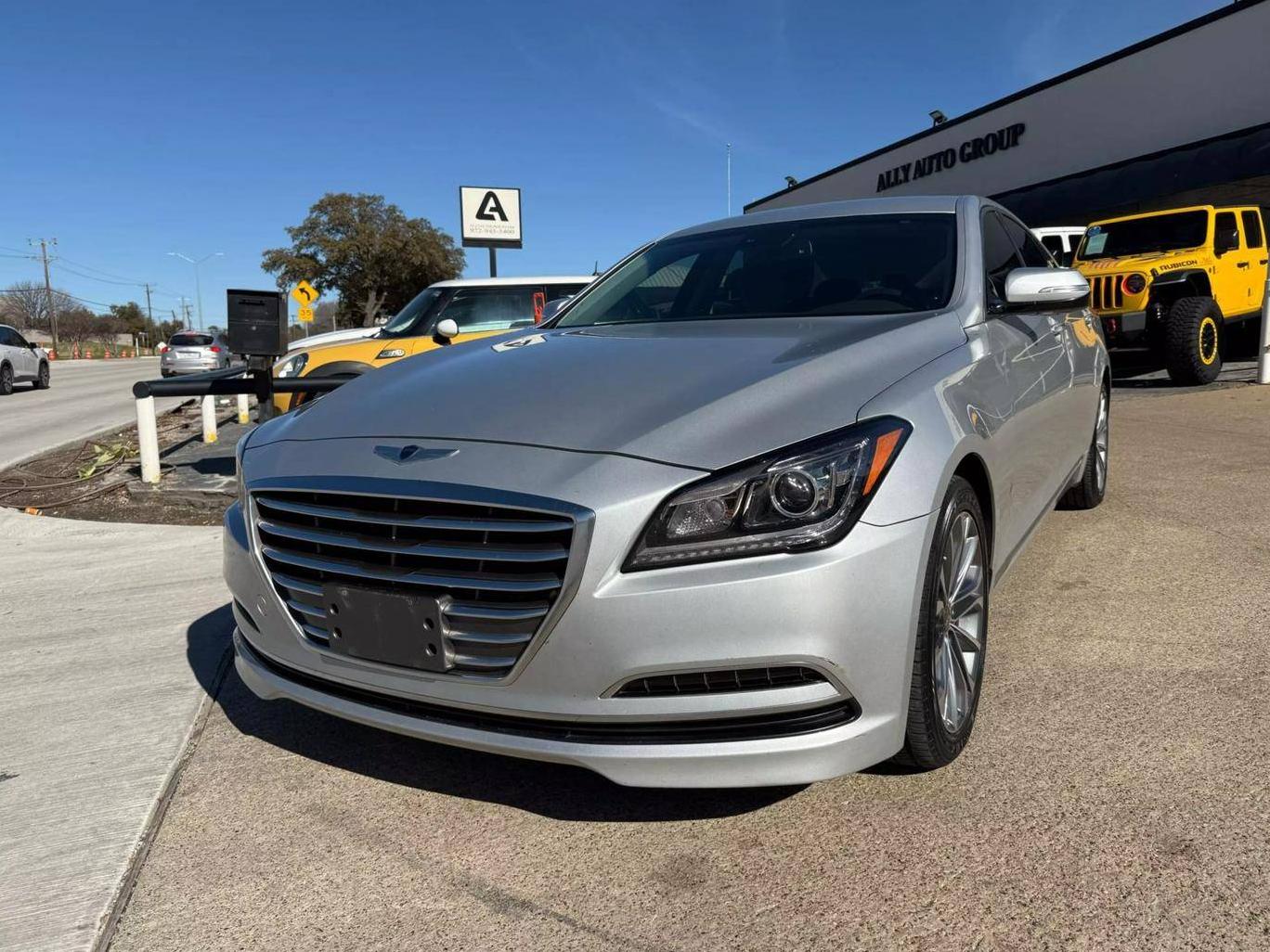 HYUNDAI GENESIS 2016 KMHGN4JE1GU127629 image