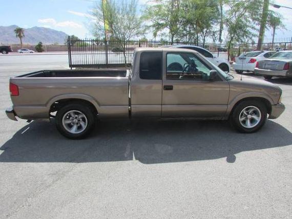 GMC SONOMA 2003 1GTCS19X838224880 image