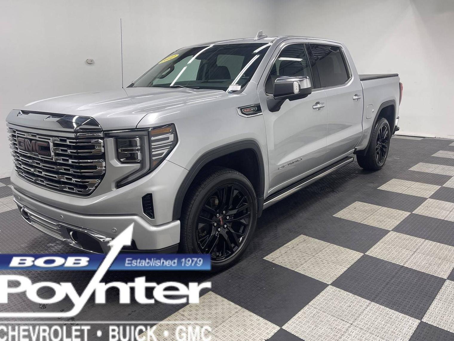 GMC SIERRA 2022 1GTUUGEL1NZ557942 image