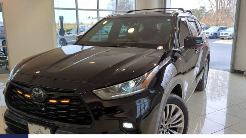 TOYOTA HIGHLANDER 2023 5TDKDRBH2PS518235 image