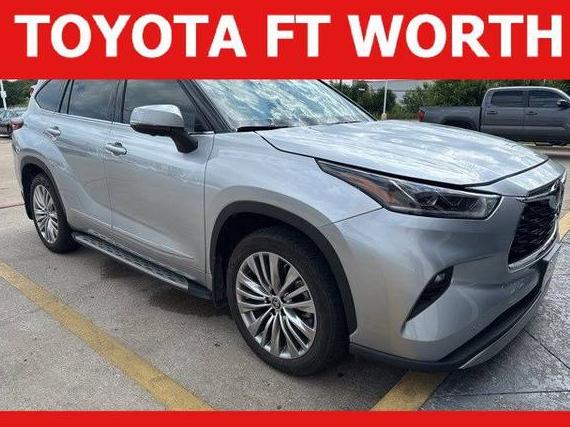 TOYOTA HIGHLANDER 2023 5TDKDRAH8PS030604 image
