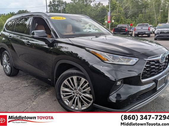 TOYOTA HIGHLANDER 2023 5TDEBRCH9PS122871 image