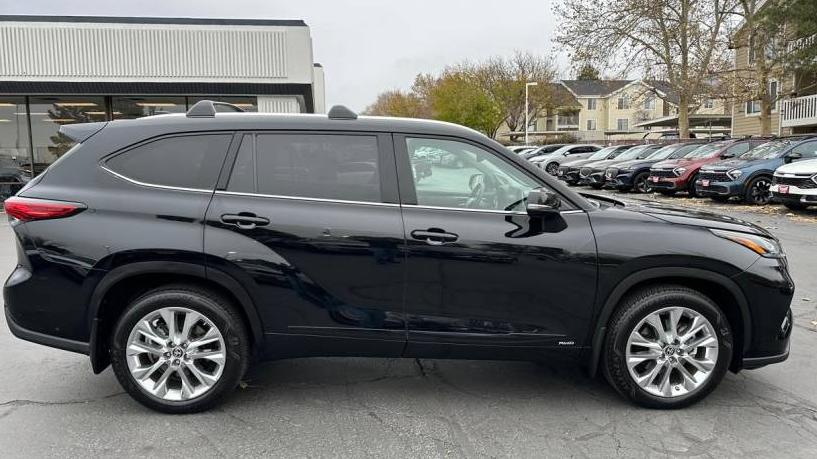 TOYOTA HIGHLANDER 2023 5TDXBRCH0PS122346 image