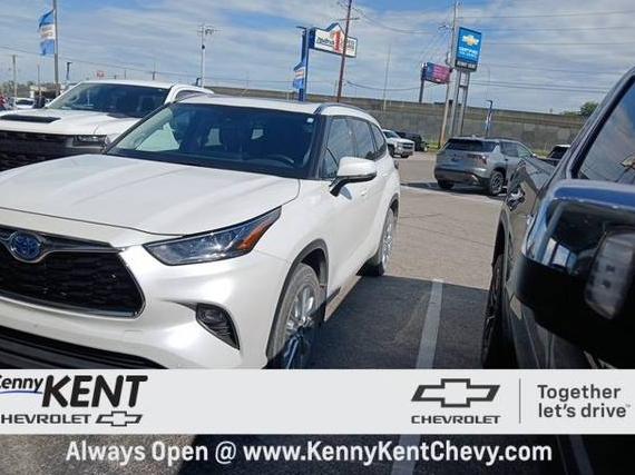 TOYOTA HIGHLANDER 2023 5TDXBRCH4PS584229 image