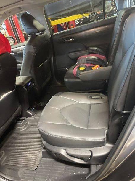 TOYOTA HIGHLANDER 2023 5TDKDRBH0PS527354 image