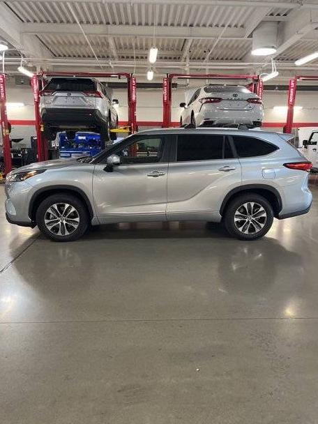 TOYOTA HIGHLANDER 2023 5TDKARAH5PS018757 image