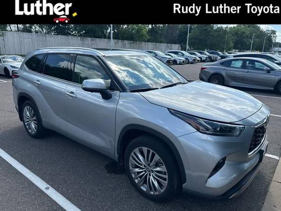 TOYOTA HIGHLANDER 2023 5TDKDRBHXPS012846 image