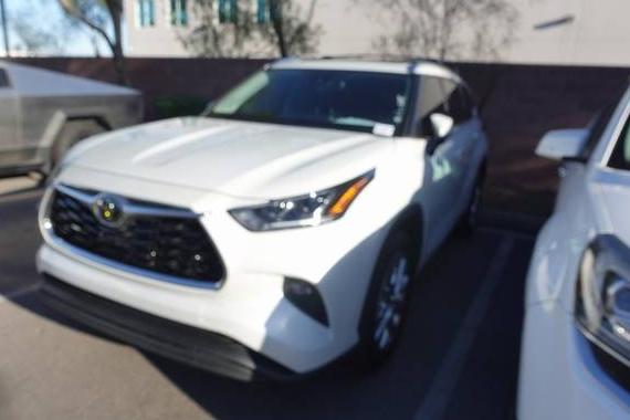 TOYOTA HIGHLANDER 2023 5TDKDRAH6PS021982 image