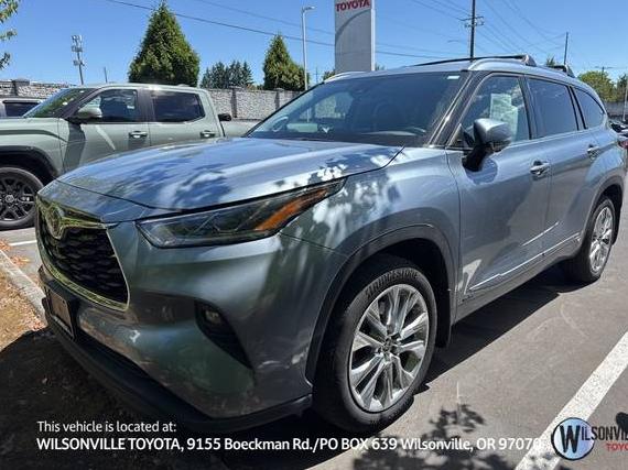 TOYOTA HIGHLANDER 2023 5TDXBRCHXPS586129 image