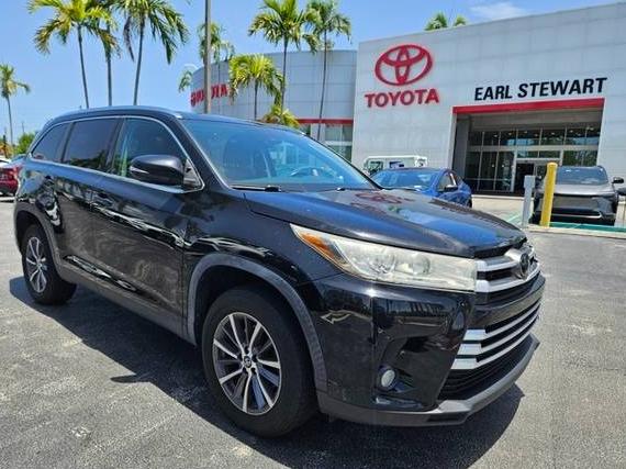 TOYOTA HIGHLANDER 2019 5TDKZRFH0KS562285 image