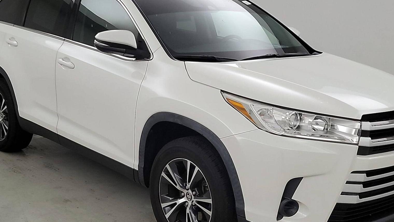 TOYOTA HIGHLANDER 2019 5TDZARFH8KS060484 image