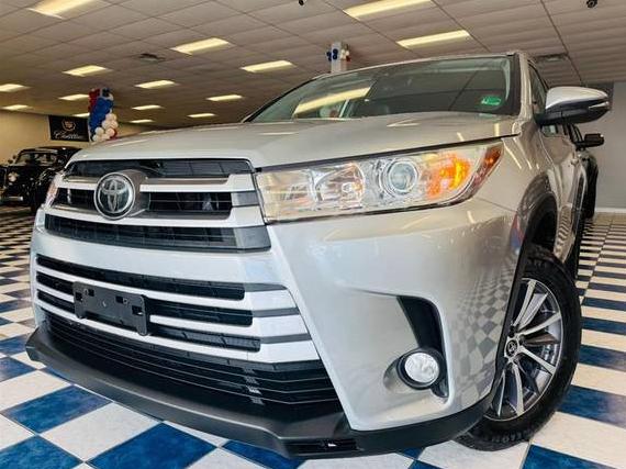TOYOTA HIGHLANDER 2019 5TDJZRFH2KS576586 image