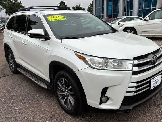 TOYOTA HIGHLANDER 2019 5TDKZRFH0KS328700 image TOYOTA HIGHLANDER 2019 5TDKZRFH0KS328700 image