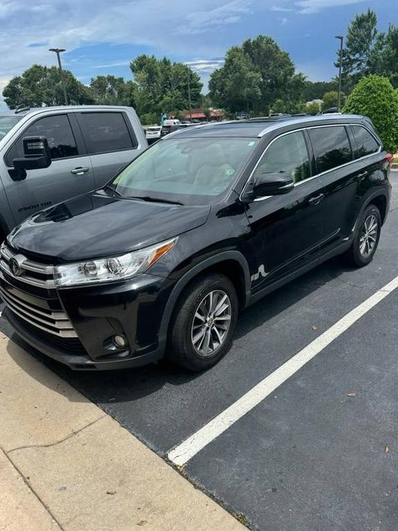 TOYOTA HIGHLANDER 2019 5TDKZRFH4KS560815 image