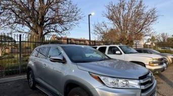 TOYOTA HIGHLANDER 2019 5TDJGRFH2KS074862 image