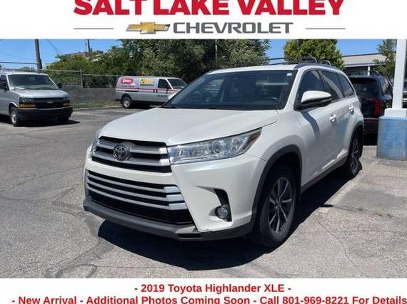 TOYOTA HIGHLANDER 2019 5TDJZRFH9KS944181 image