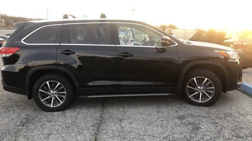 TOYOTA HIGHLANDER 2019 5TDKZRFH1KS566684 image