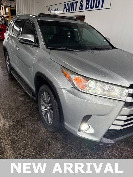 TOYOTA HIGHLANDER 2019 5TDKZRFH2KS572638 image