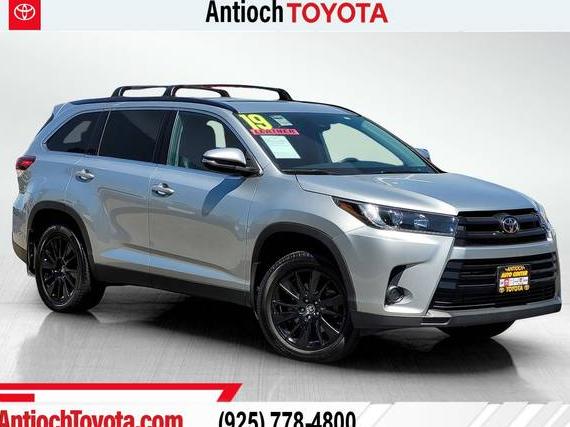 TOYOTA HIGHLANDER 2019 5TDJZRFH0KS609732 image