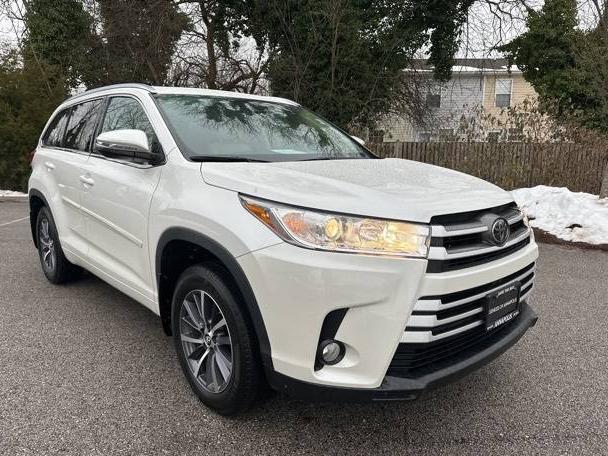 TOYOTA HIGHLANDER 2018 5TDJZRFH1JS839701 image