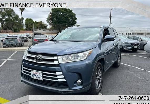 TOYOTA HIGHLANDER 2018 5TDKZRFH2JS248426 image