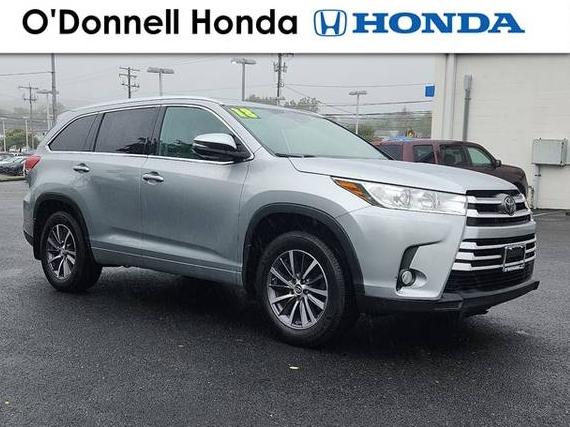 TOYOTA HIGHLANDER 2018 5TDJZRFH4JS826246 image
