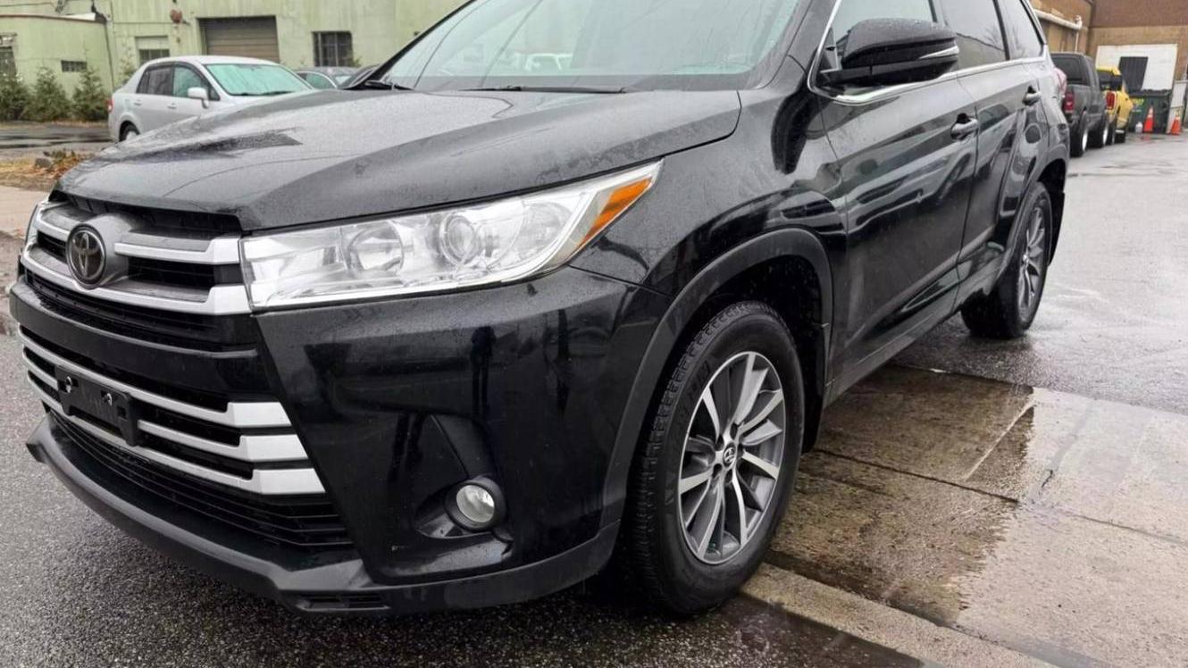 TOYOTA HIGHLANDER 2018 5TDJZRFH1JS887733 image