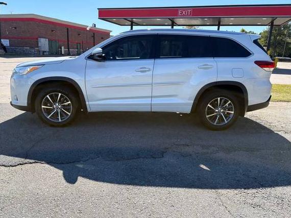 TOYOTA HIGHLANDER 2018 5TDKZRFH9JS549937 image TOYOTA HIGHLANDER 2018 5TDKZRFH9JS549937 image
